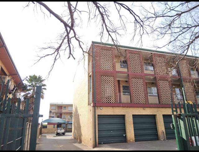 2 BEDROOM APARTMENT FOR SALE IN VANDERBIJLPARK CE 2